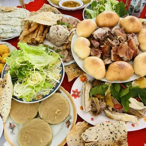 Ho Bich Tram Celebrates Father’s Memory with Heartwarming Traditional Countryside Feast - image 12