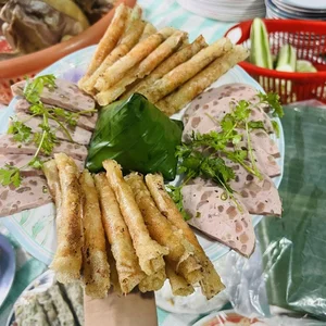 Ho Bich Tram Celebrates Father’s Memory with Heartwarming Traditional Countryside Feast - image 7