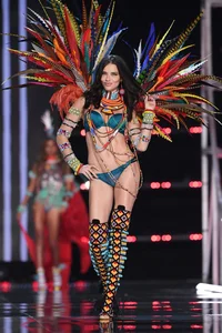 Stunning Western Lingerie Models and Angelic Fashion Photography Gallery - image 15