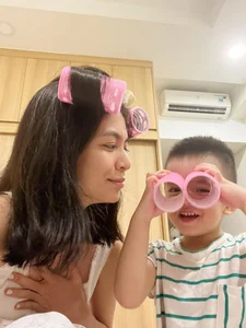 Motherhood Journey: The Pilot's Wife Who Went Viral for Breastfeeding and Raising Kids Solo - image 7