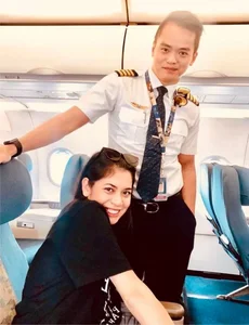 Motherhood Journey: The Pilot's Wife Who Went Viral for Breastfeeding and Raising Kids Solo - image 1