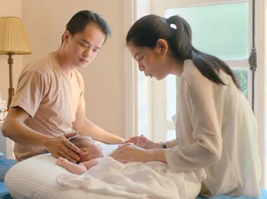 Motherhood Journey: The Pilot's Wife Who Went Viral for Breastfeeding and Raising Kids Solo - image 11