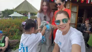 Le Quyen Joins Thanh Thao’s Husband to Support Her Boyfriend at a High-Profile Marathon Event - image 5