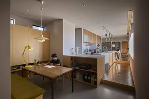 20 Split Level Floor Design Ideas for Elegant Space Division in Modern Homes - image 1