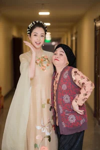 Vietnam Showbiz Updates: Veteran Artist Health Concerns and Playful Celebrity Banter - image 14