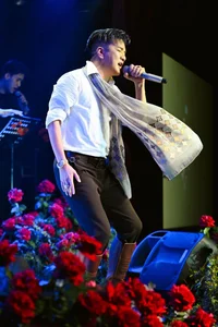 Vietnam Showbiz Updates: Veteran Artist Health Concerns and Playful Celebrity Banter - image 30