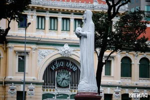 Saigon Central Post Office: Exploring One of the World's Most Beautiful Landmarks - image 1