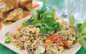 Explore the Famous Regional Delicacies of Ho Van Cuong's Hometown - image 4