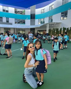 Singer Pham Quynh Anh Embraces Simple Elegance on Daughter's School Day - image 6