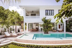 20 Beautiful Tropical Style Home Designs to Bring Nature Into Your Living Space - image 10