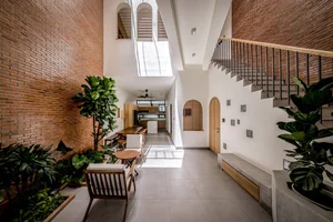 20 Beautiful Tropical Style Home Designs to Bring Nature Into Your Living Space - image 4