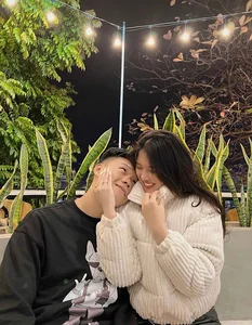Vietnamese Football Star's Sharp New Look Leaves His Son Confused in Adorable Family Moment - image 8