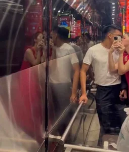Vietnamese Football Star's Sharp New Look Leaves His Son Confused in Adorable Family Moment - image 0