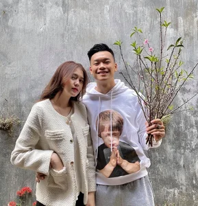 Vietnamese Football Star's Sharp New Look Leaves His Son Confused in Adorable Family Moment - image 2