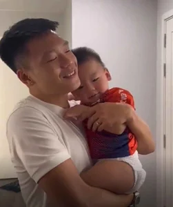 Vietnamese Football Star's Sharp New Look Leaves His Son Confused in Adorable Family Moment - image 3