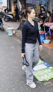 Kieu Anh’s Costume Challenge in Gia Dinh Minh Vui Bat Thinh Linh - image 4