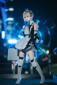 Coser Hua Qi Hana's Stunning Honkai Star Rail Cosplay: Futuristic Maid Warrior 飞鸟马时 - image 0