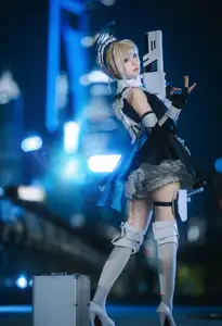 Coser Hua Qi Hana's Stunning Honkai Star Rail Cosplay: Futuristic Maid Warrior 飞鸟马时 - image 3