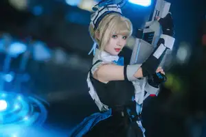 Coser Hua Qi Hana's Stunning Honkai Star Rail Cosplay: Futuristic Maid Warrior 飞鸟马时 - image 5