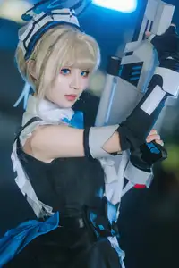 Coser Hua Qi Hana's Stunning Honkai Star Rail Cosplay: Futuristic Maid Warrior 飞鸟马时 - image 8