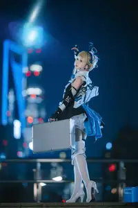 Coser Hua Qi Hana's Stunning Honkai Star Rail Cosplay: Futuristic Maid Warrior 飞鸟马时 - image 2