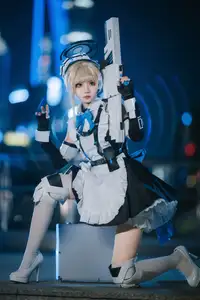 Coser Hua Qi Hana's Stunning Honkai Star Rail Cosplay: Futuristic Maid Warrior 飞鸟马时 - image 9