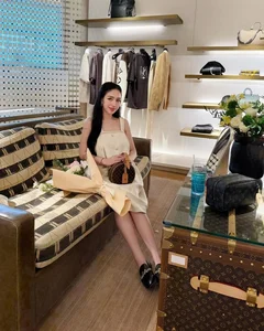 Inside the Luxurious Lifestyle of Minh Nhua's Daughter Joyce Pham - image 7