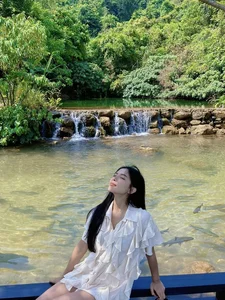 Inside the Luxurious and Glamorous Lifestyle of a Celebrity Hot Girl Wife - image 5