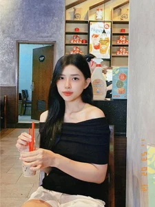 Inside the Luxurious and Glamorous Lifestyle of a Celebrity Hot Girl Wife - image 6