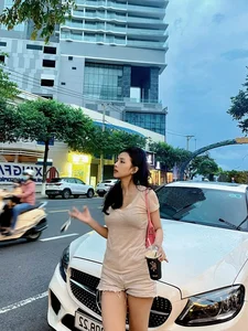 Inside the Luxurious and Glamorous Lifestyle of a Celebrity Hot Girl Wife - image 4