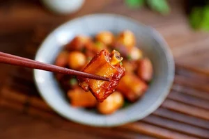 Delicious and Nutritious Braised Pork Ribs with Quail Eggs Recipe - image 6
