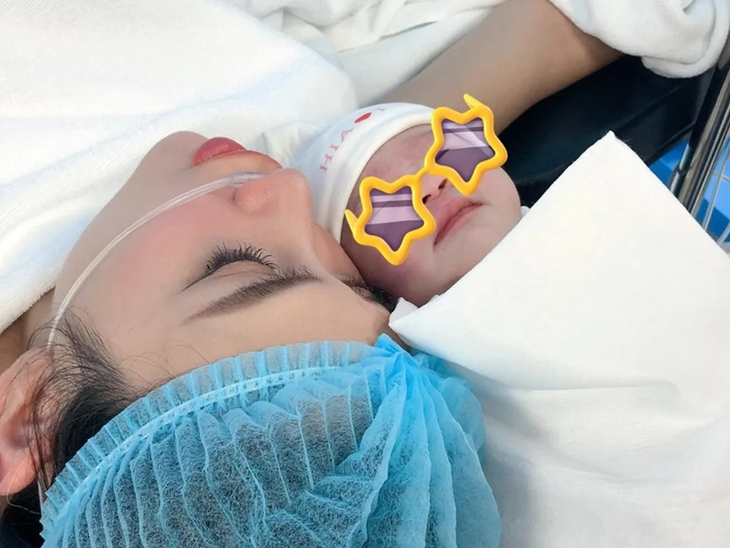 Supermodel Vo Hoang Yen Celebrates Daughter’s One-Month Milestone with Elegant Party