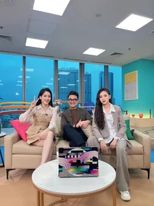 Chic Masculine Fashion of MC Huyen Trang Mu Tat on VTVGo - image 9