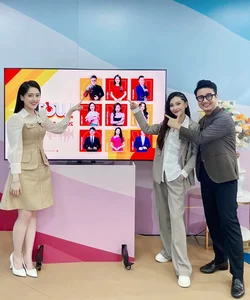 Chic Masculine Fashion of MC Huyen Trang Mu Tat on VTVGo - image 6