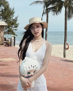 Natural Beauty: Miss Vietnam 2024 Contestant's Stunning Everyday Look - image 0