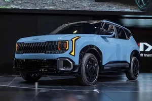 Kia Seltos 2027 Debuts with Massive 27-Inch Dual-Screen Display - image 1