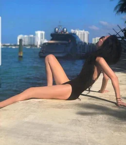74-Year-Old Woman Shares Secret to Her Stunning Figure and Youthful Looks - image 7