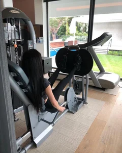 74-Year-Old Woman Shares Secret to Her Stunning Figure and Youthful Looks - image 5