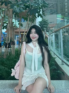 Quyen Linh's Daughter Shares Then-And-Now Photos With Close Friends - image 1