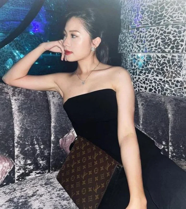 Lavish Proposals and Natural Beauty: Exploring the Glamorous Lives and Everyday Style of Two Famous Female MCs