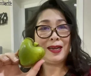 Touring NSND Hong Van's Stunning Villa Garden Filled with Exotic Fruits - image 3