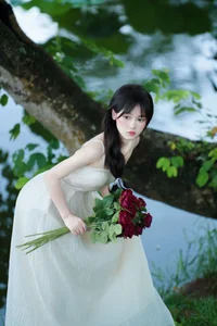 YiTuYu Art Language Vol.7390 Featuring Xiao Xiao Yu: Elegant Portrait Photography Gallery - image 5