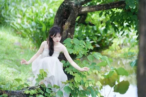 YiTuYu Art Language Vol.7390 Featuring Xiao Xiao Yu: Elegant Portrait Photography Gallery - image 4