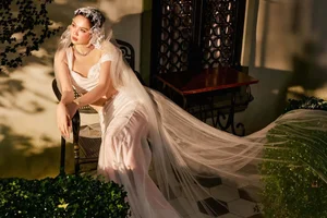 Ngoc Trinh Sparks Wedding Rumors in Stunning Two-Piece Bridal Gown - image 4