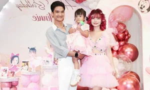 Celebrity Daily Pics: Dam Vinh Hưng and Son Polo Wear Matching Outfits - image 7