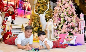 Celebrity Daily Pics: Dam Vinh Hưng and Son Polo Wear Matching Outfits - image 8