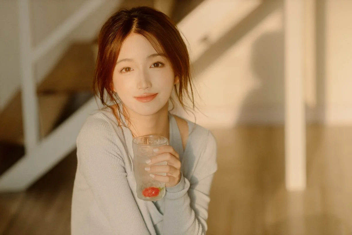 Captivating Grace: YiTuYu Art Language Vol.4814 Featuring the Radiant Model Yu Er