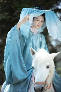 Zhi Zhi Qi: Enchanting Traditional Beauty on Horseback – YiTuYu Vol.8831 Forest Dream - image 9