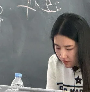Viral University Lecturer Stuns Internet with Liu Yifei Look - image 7