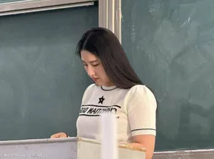 Viral University Lecturer Stuns Internet with Liu Yifei Look - image 3